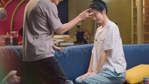 The Effect of a Finger Flick on a Breakup 官方海报